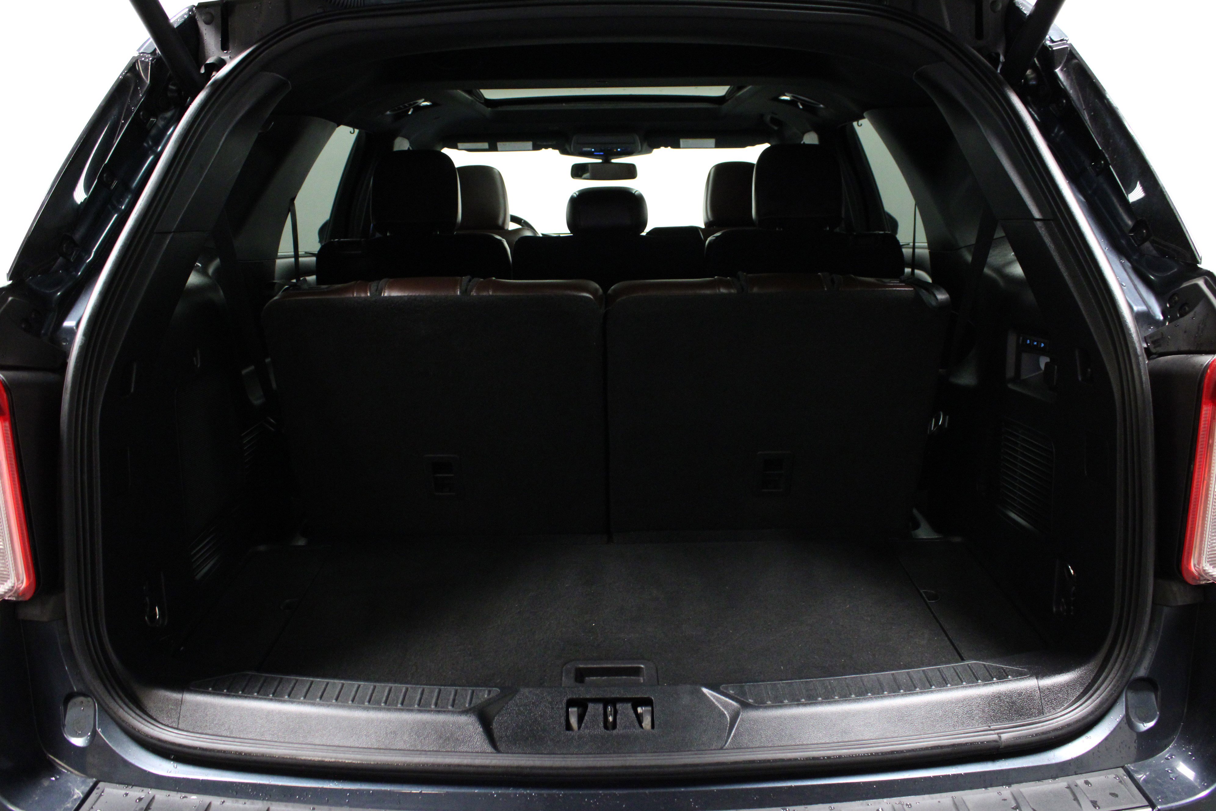 Used 2022 Ford Explorer Platinum w/ Technology Package RWD image 15