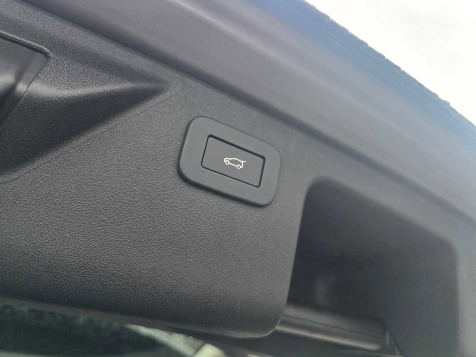 Used 2025 Land Rover Discovery Sport S AWD/4WD image 16