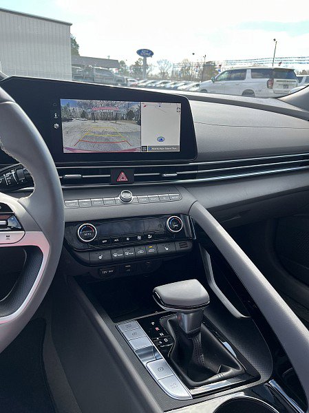 Used 2025 Hyundai Elantra SEL image 10