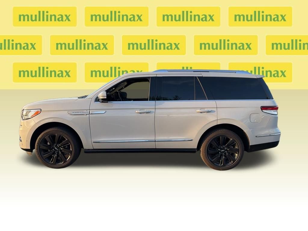 Used 2022 Lincoln Navigator Reserve AWD/4WD image 5