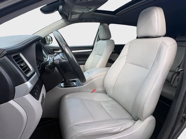 Used 2017 Toyota Highlander XLE image 15