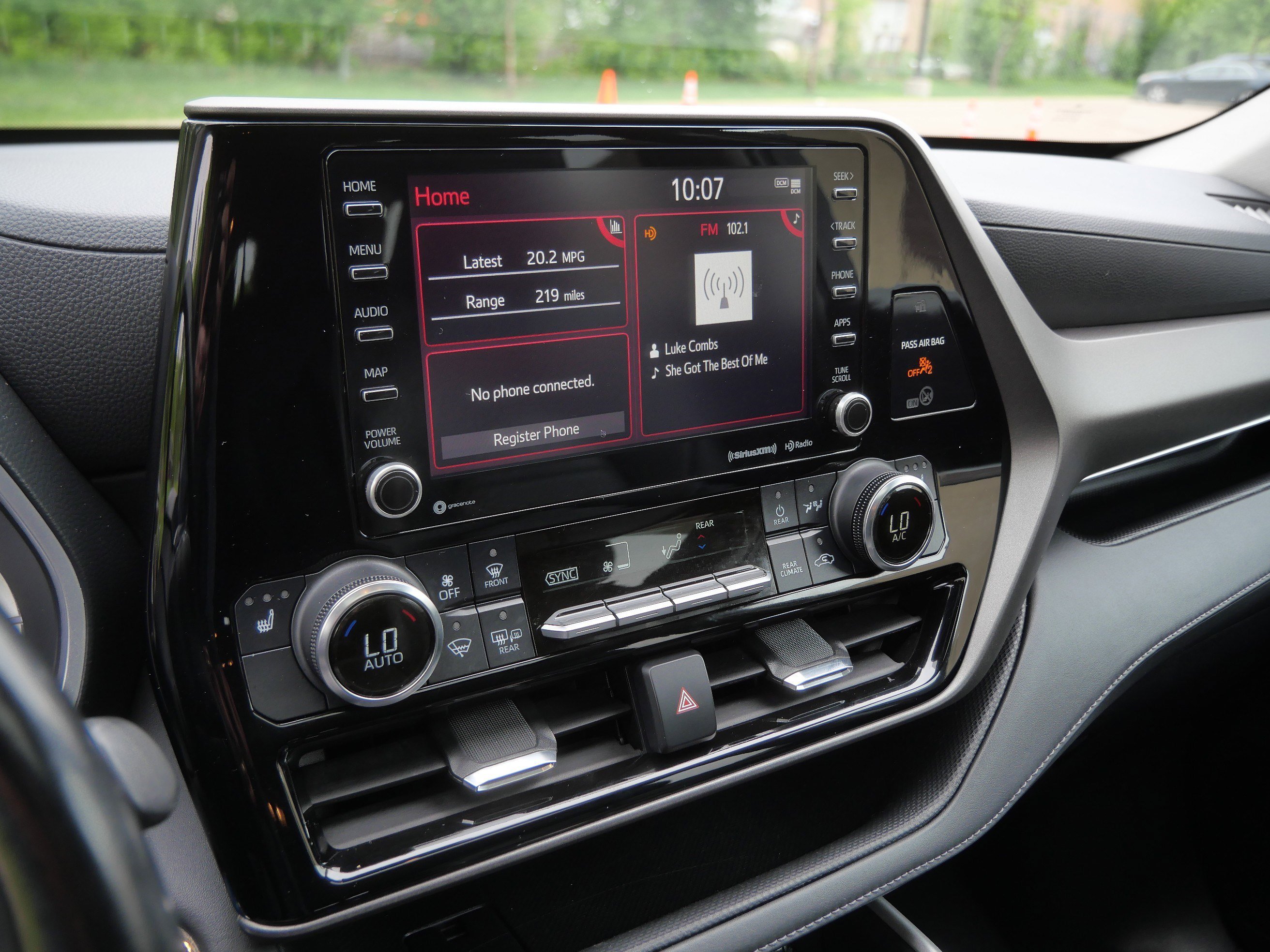 Used 2022 Toyota Highlander XLE AWD/4WD image 23