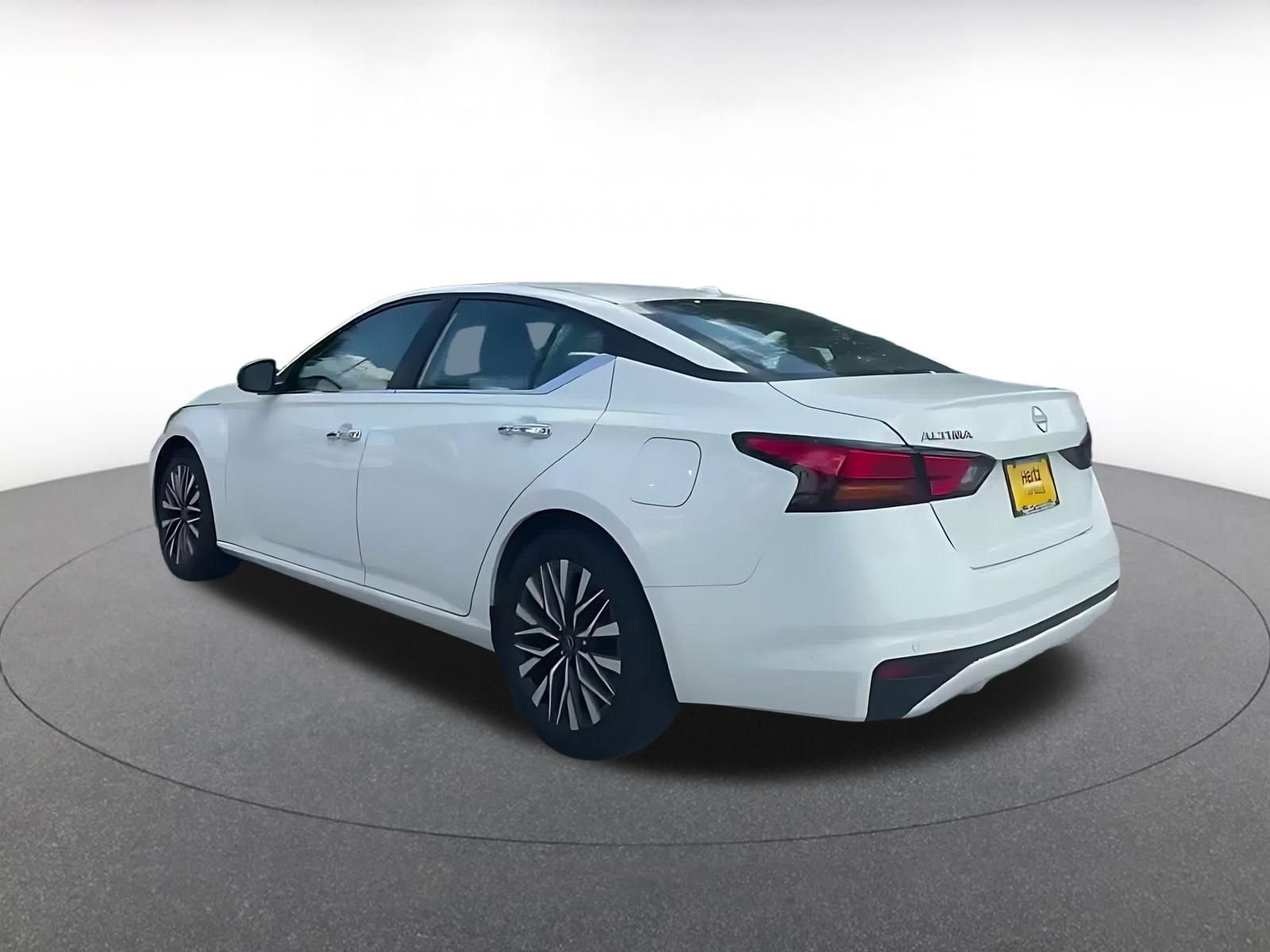 Used 2025 Nissan Altima 2.5 SV FWD image 10