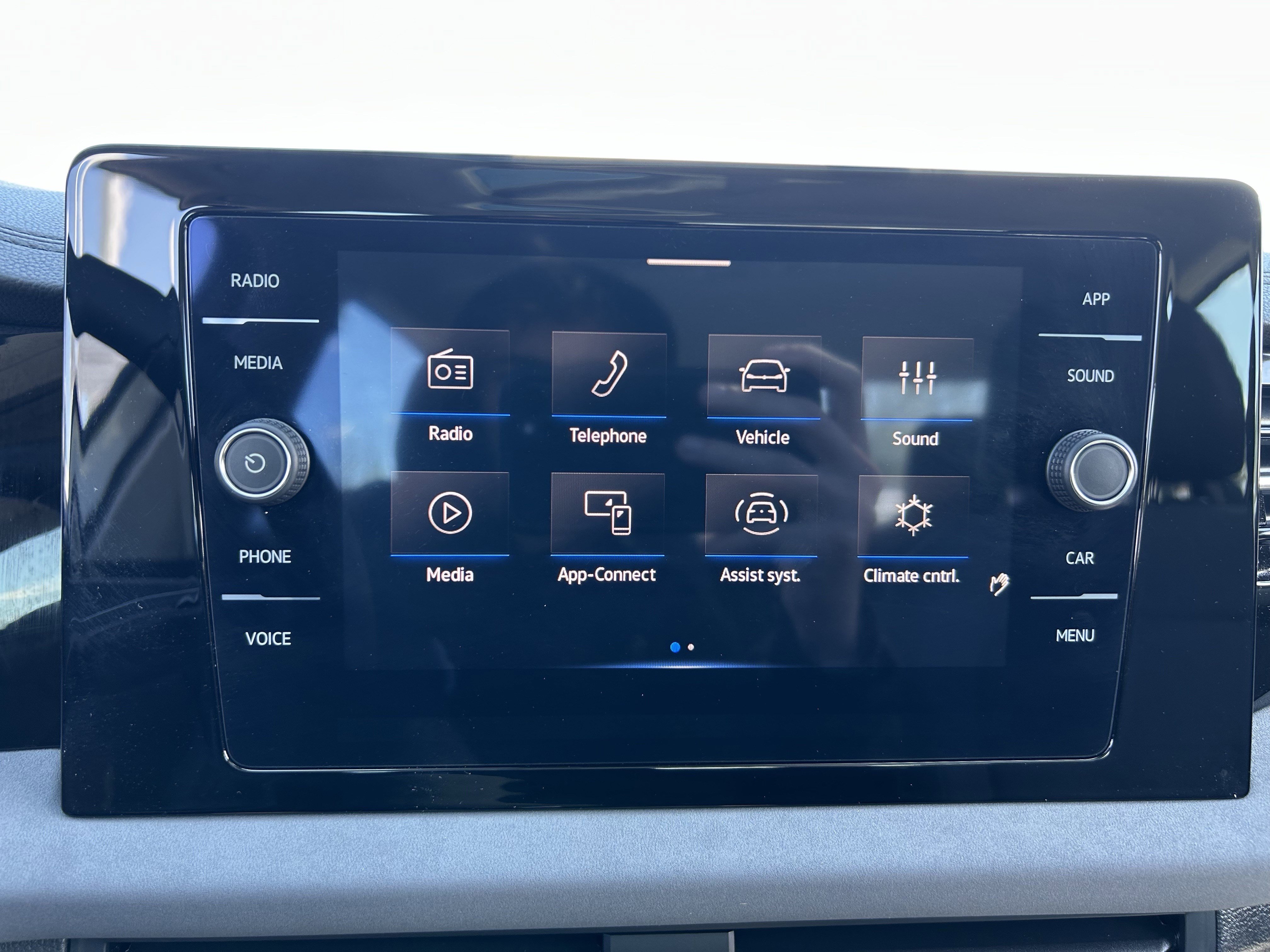 Used 2025 Volkswagen Jetta SE image 12