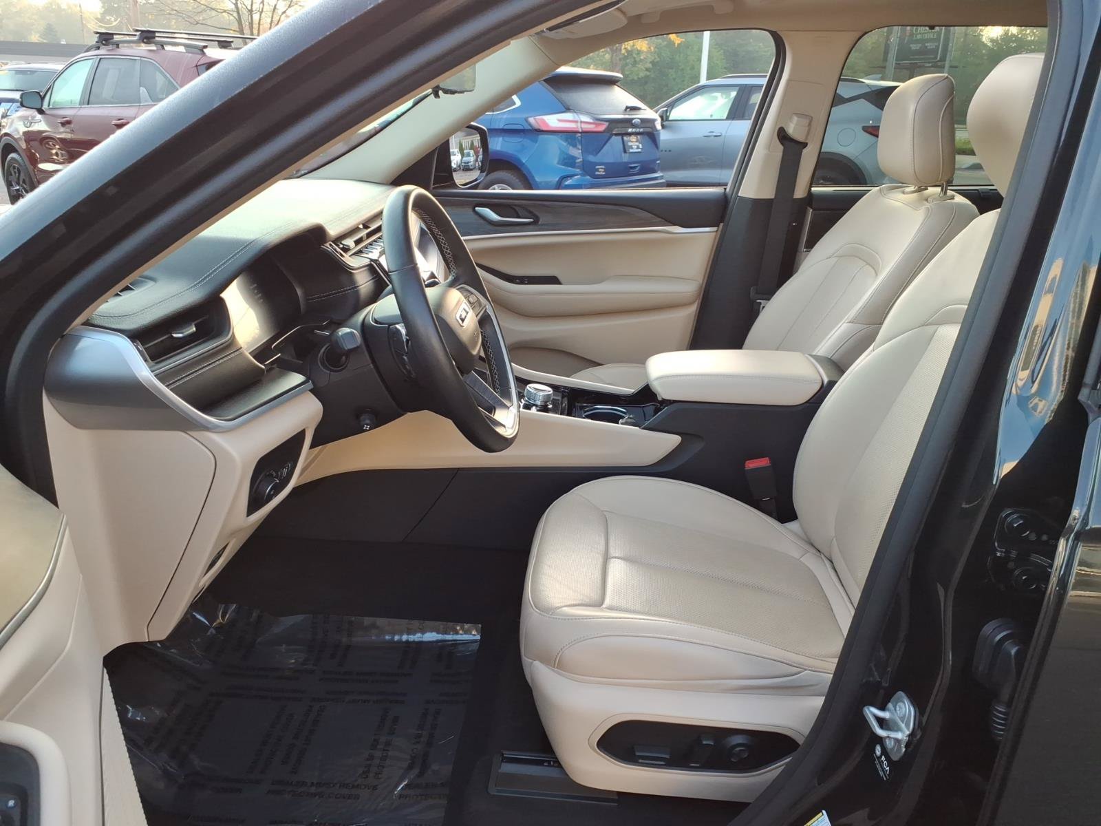 Used 2022 Jeep Grand Cherokee L Limited w/ Luxury Tech Group II AWD/4WD image 4