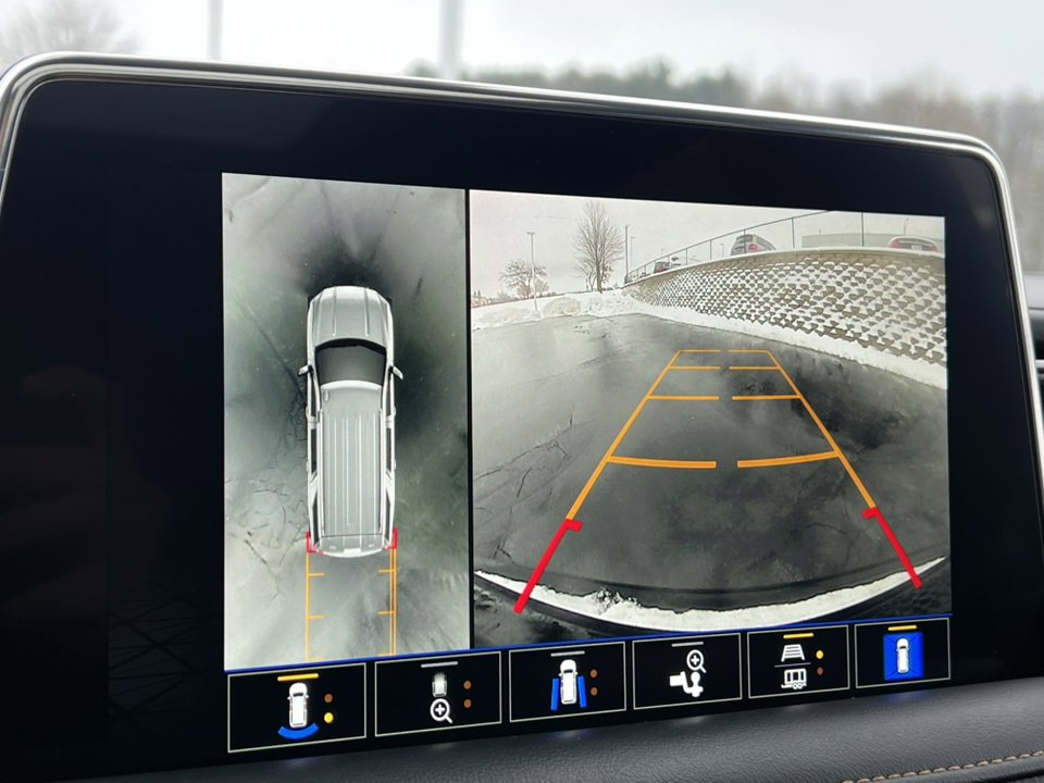 Used 2023 GMC Yukon AT4 w/ AT4 Premium Package image 29