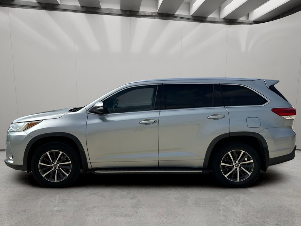 Used 2018 Toyota Highlander XLE image 2