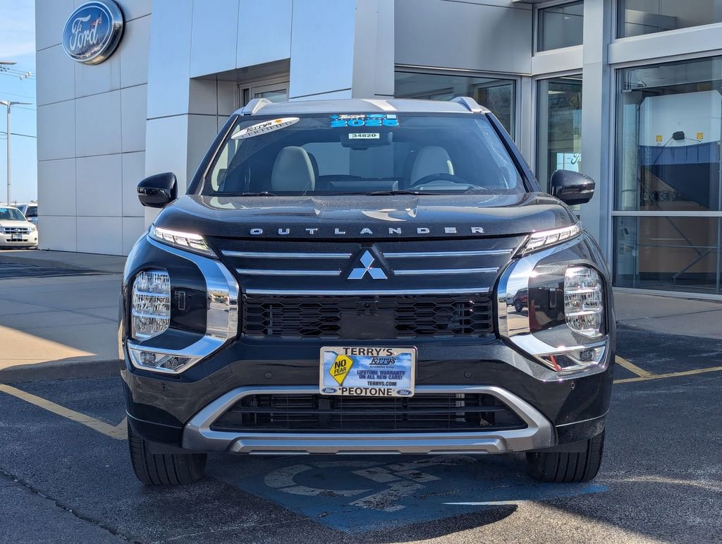 Used 2025 Mitsubishi Outlander AWD image 8
