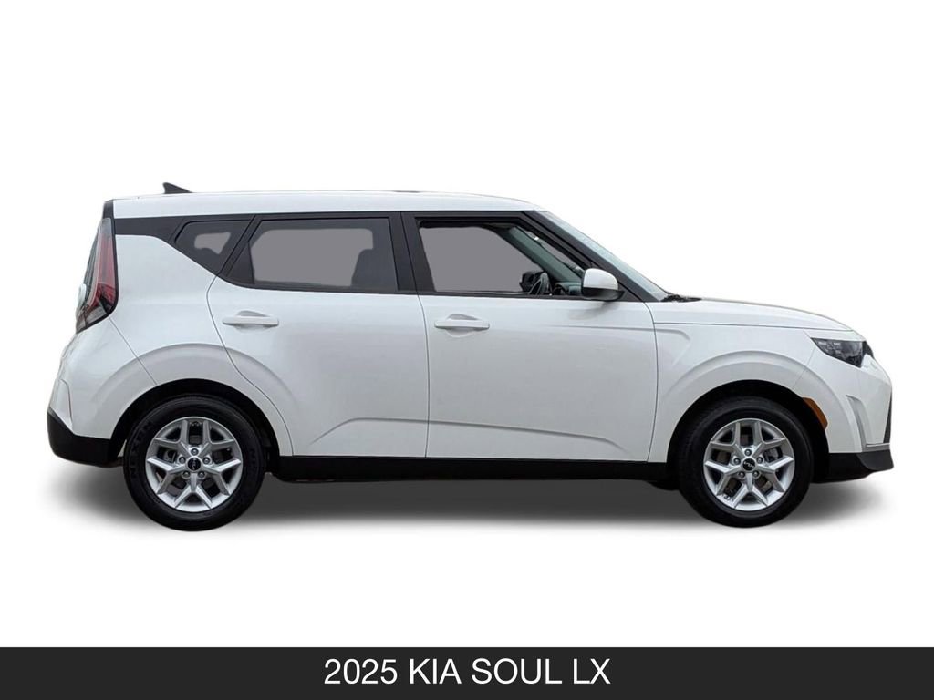 Used 2025 Kia Soul LX w/ LX Technology Package FWD image 8