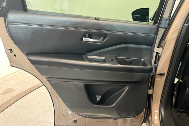 Certified 2023 Nissan Pathfinder Platinum FWD image 18