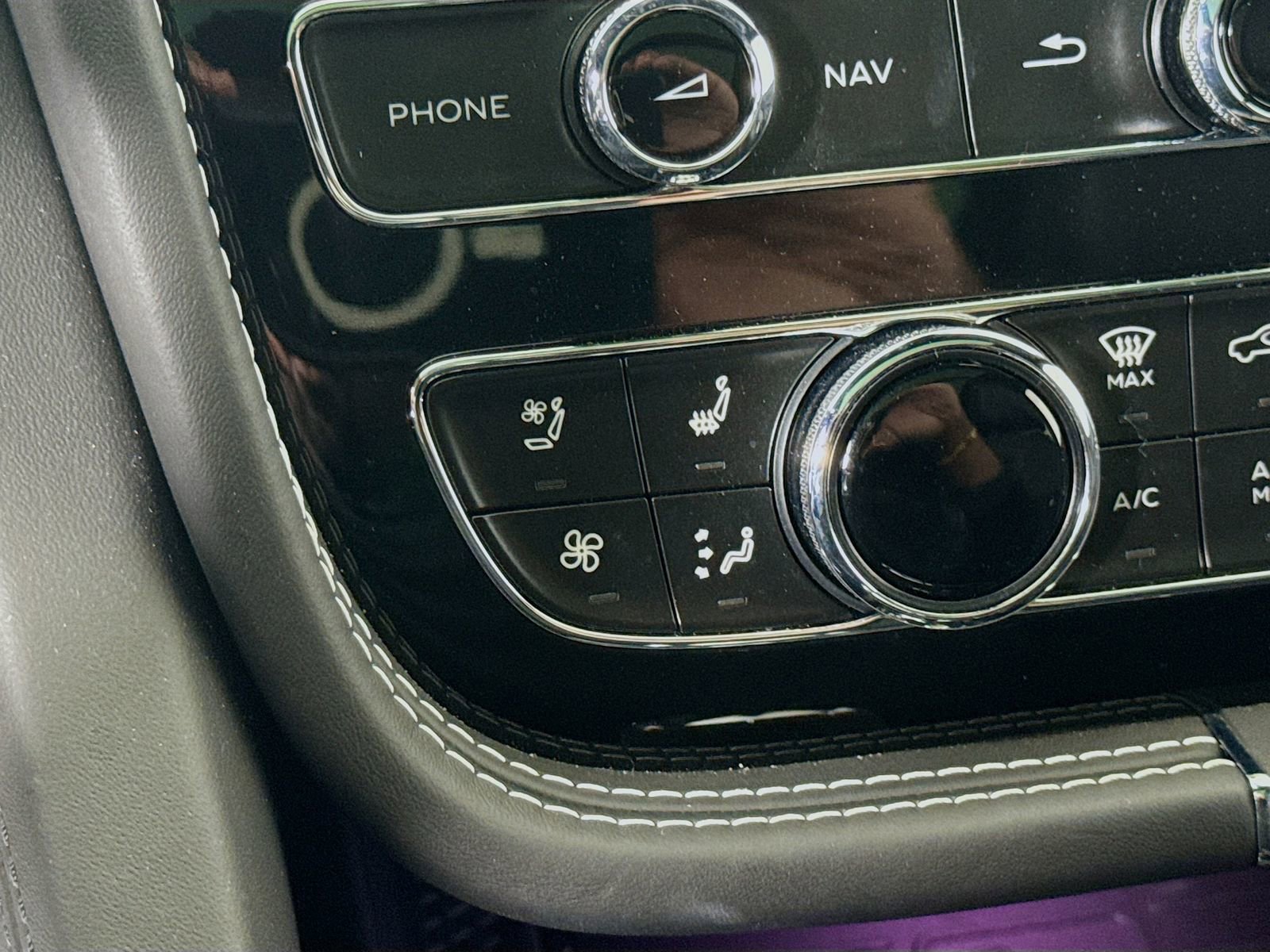 Certified 2022 Bentley Bentayga image 19