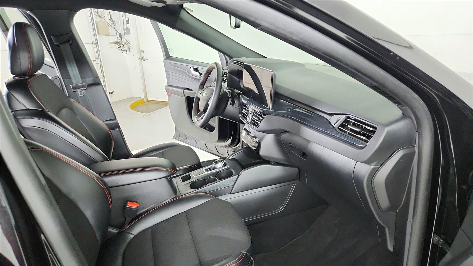 Used 2025 Ford Escape ST-Line Elite AWD/4WD image 28