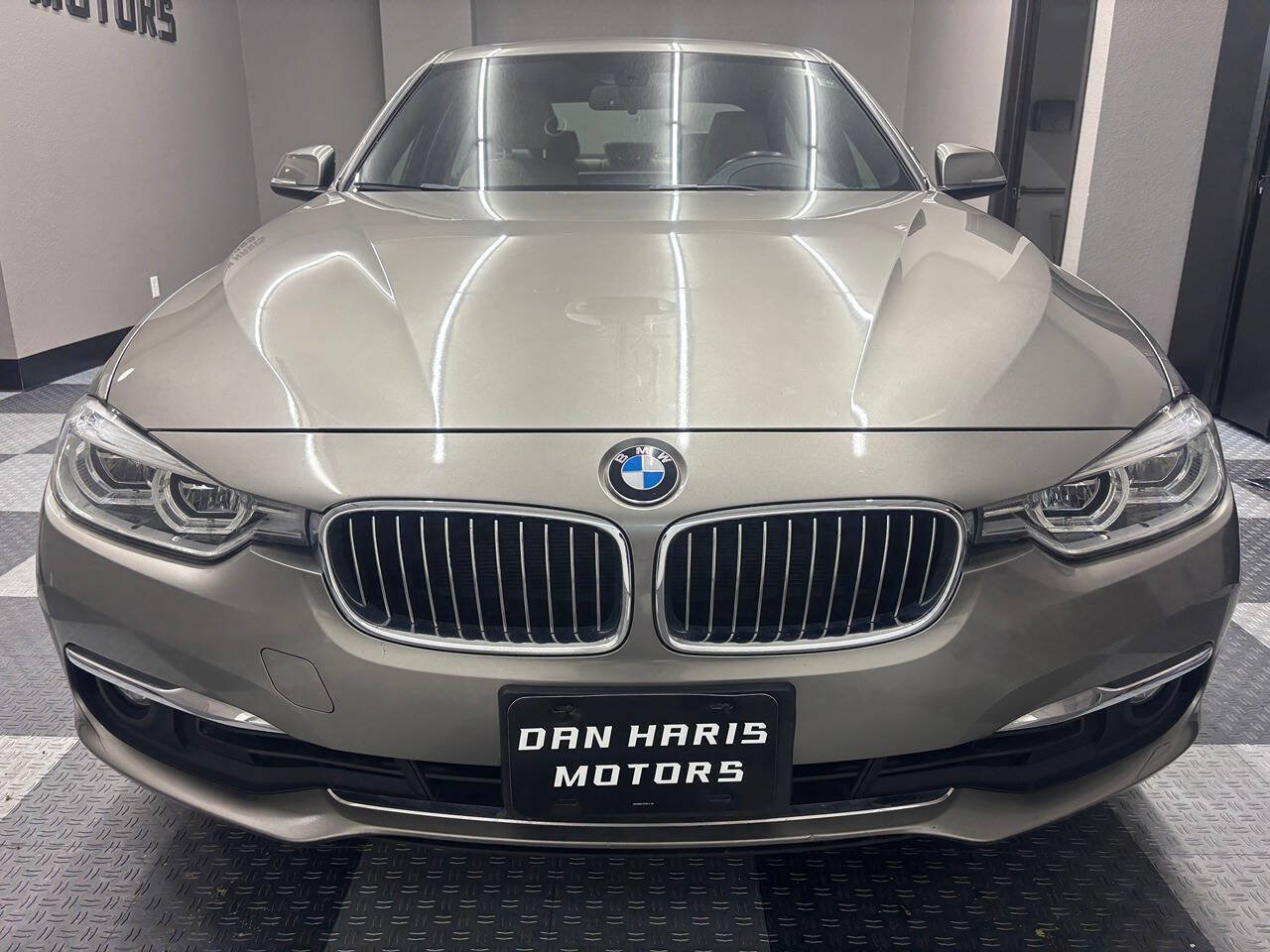 Used 2018 BMW 330i xDrive Sedan AWD/4WD image 3