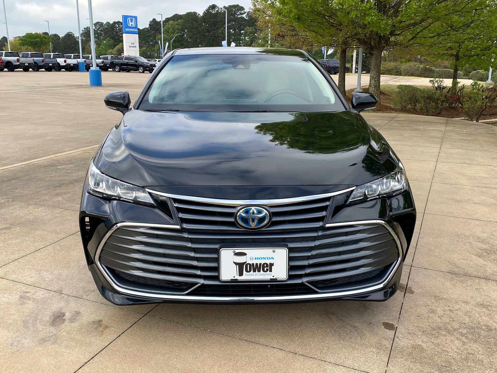 Used 2021 Toyota Avalon XLE w/ Moonroof Package image 2