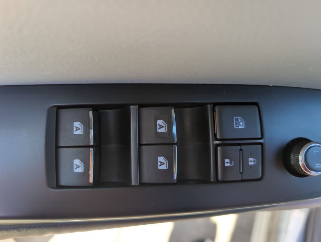 Used 2016 Toyota Highlander Limited image 19