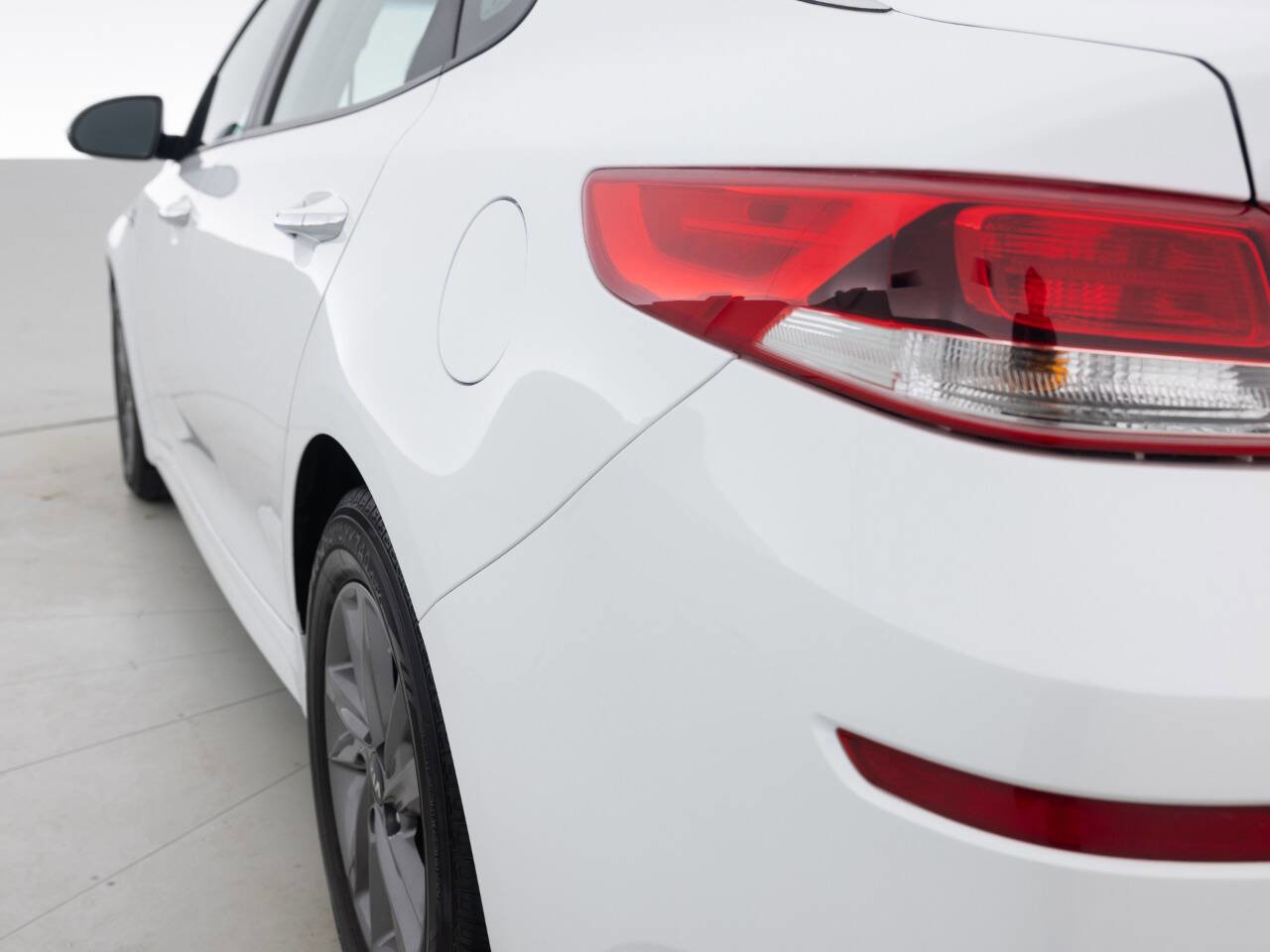 Used 2020 Kia Optima LX image 13