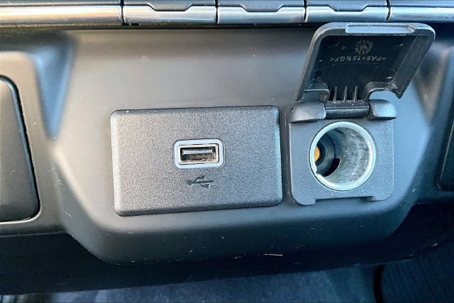 Used 2020 Chevrolet Silverado 1500 Custom w/ Custom Value Package AWD/4WD image 17