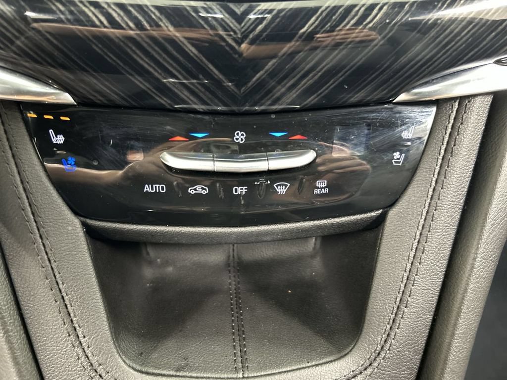 Used 2023 Cadillac XT6 Premium Luxury w/ Technology Package AWD/4WD image 17