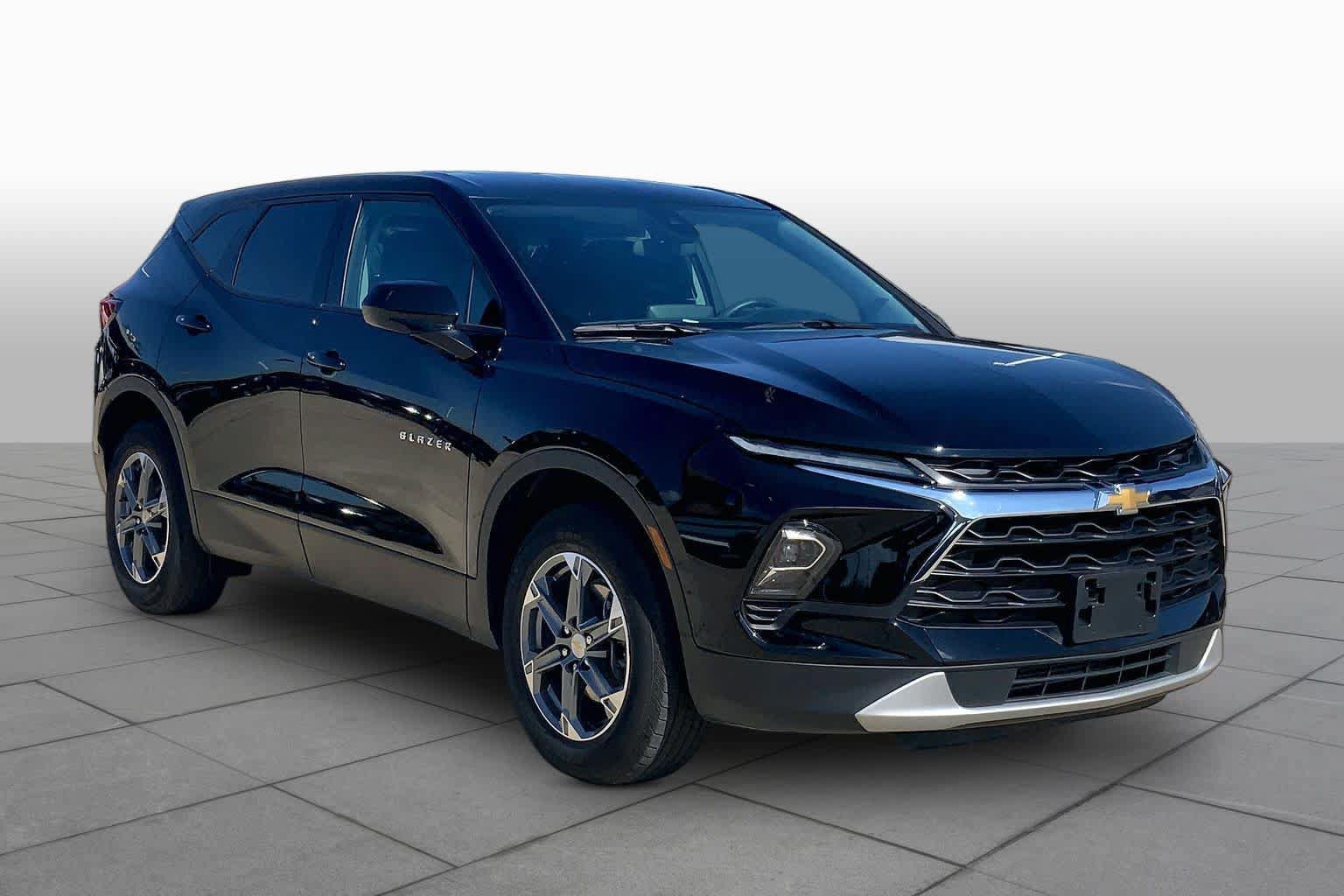 Certified 2025 Chevrolet Blazer LT AWD/4WD image 2