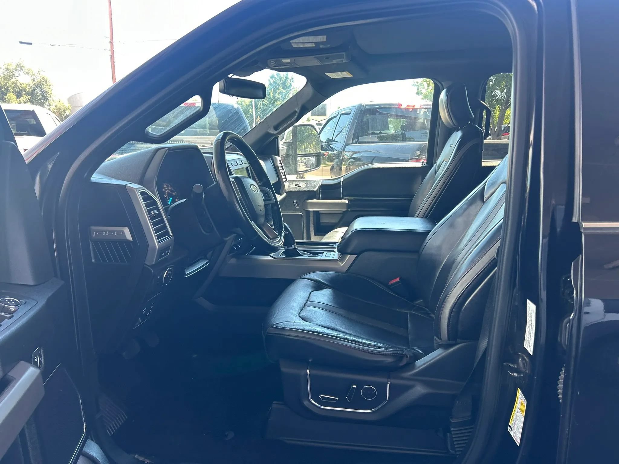 Used 2018 Ford F150 Platinum w/ Equipment Group 701A Luxury AWD/4WD image 22