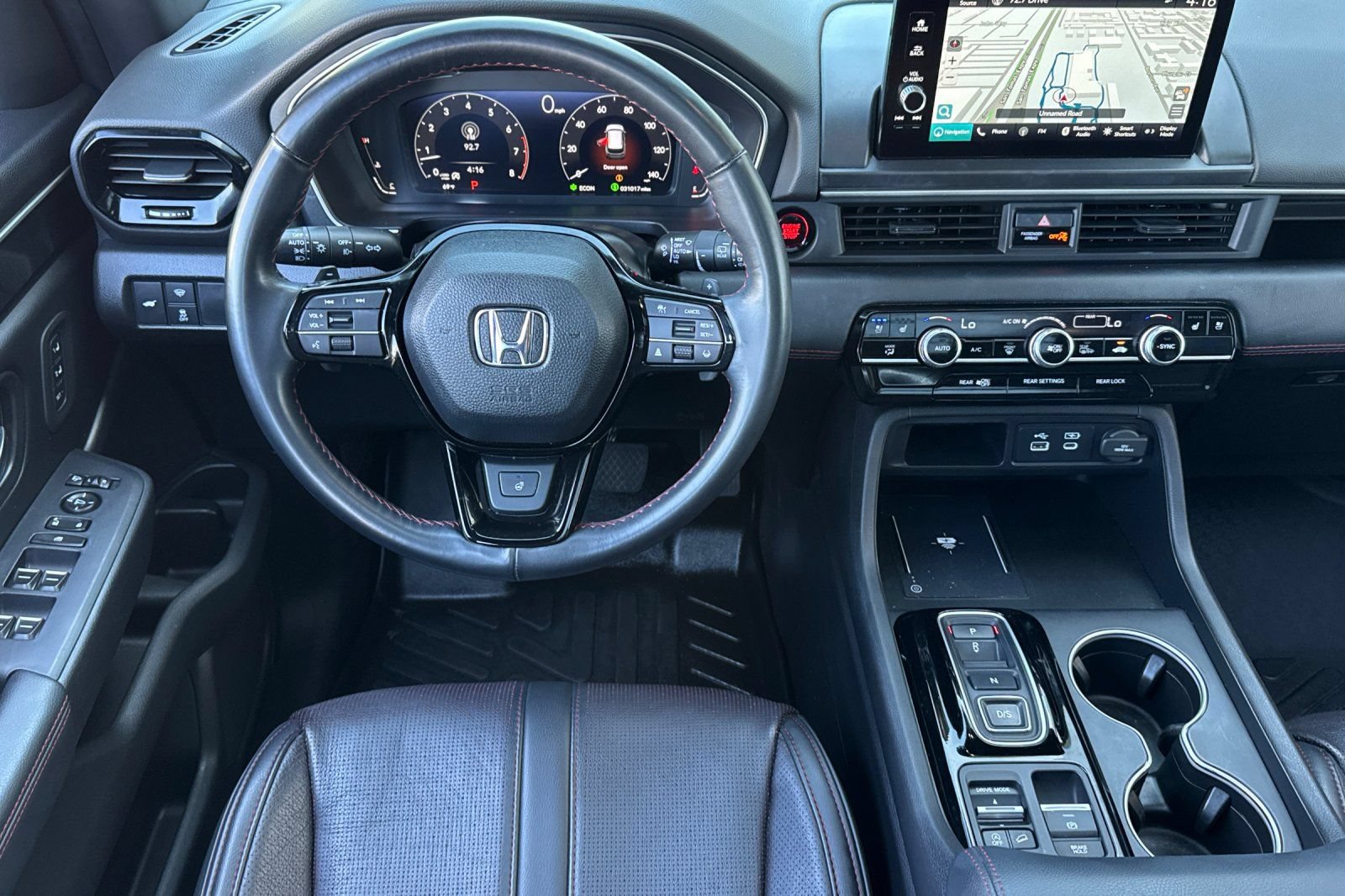 Used 2025 Honda Pilot Black Edition image 17