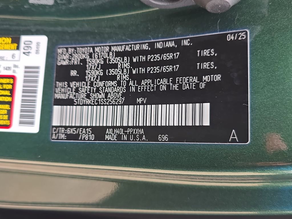 Used 2025 Toyota Sienna XLE FWD image 36