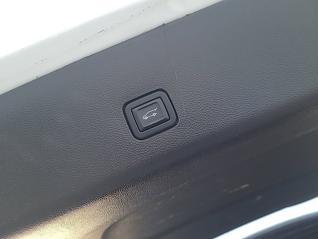 Used 2023 Chevrolet Traverse LT AWD/4WD image 22