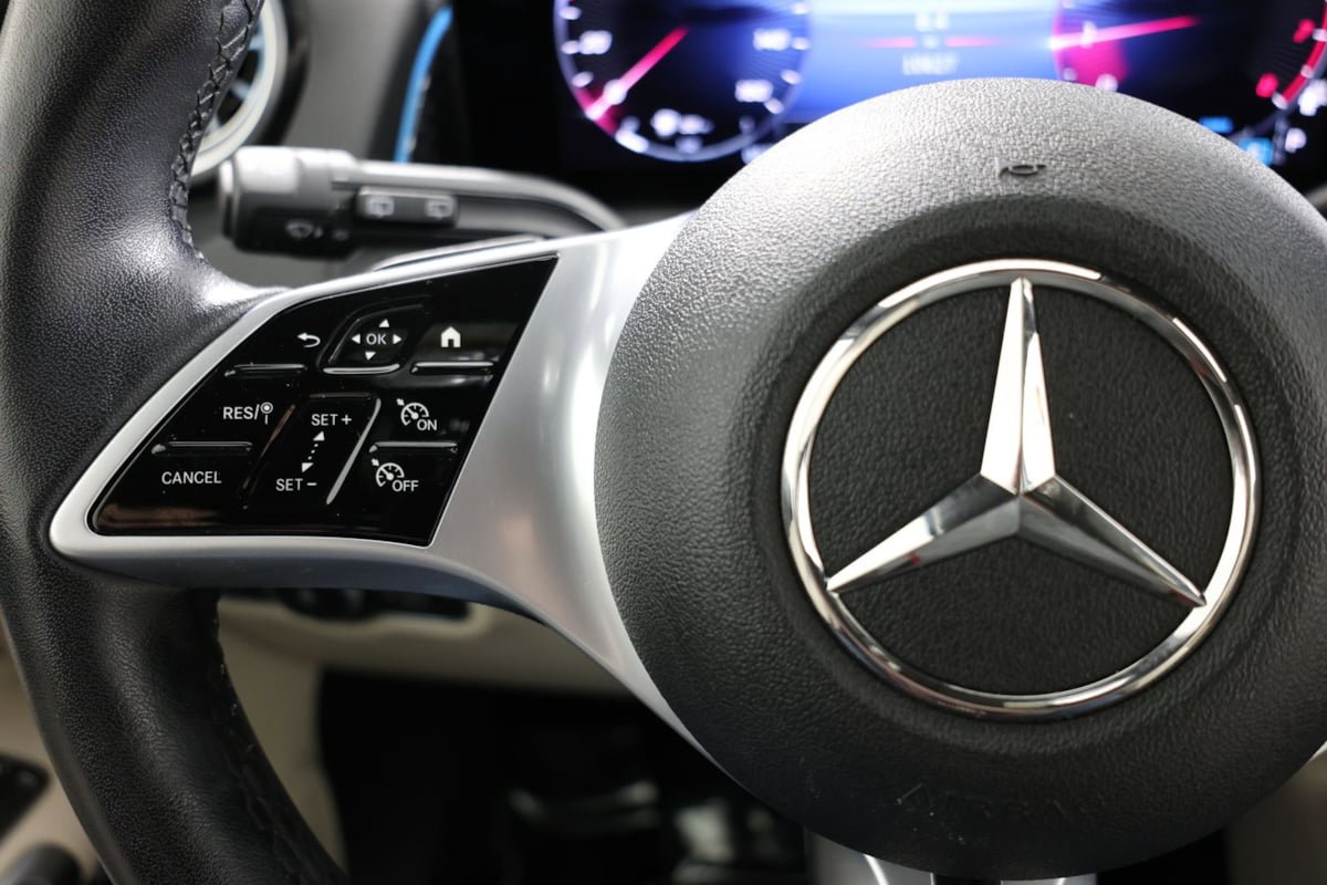 Used 2025 Mercedes-Benz GLB 250 4MATIC image 24