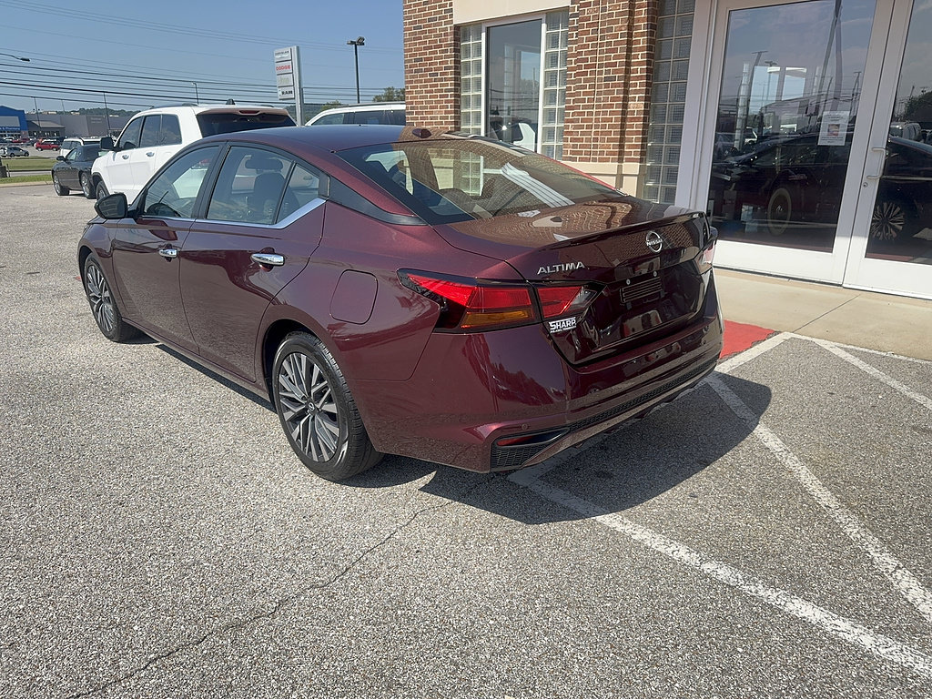 Used 2025 Nissan Altima 2.5 SV FWD image 12