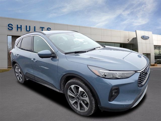 Certified 2025 Ford Escape Platinum w/ Premium Technology Package image 3