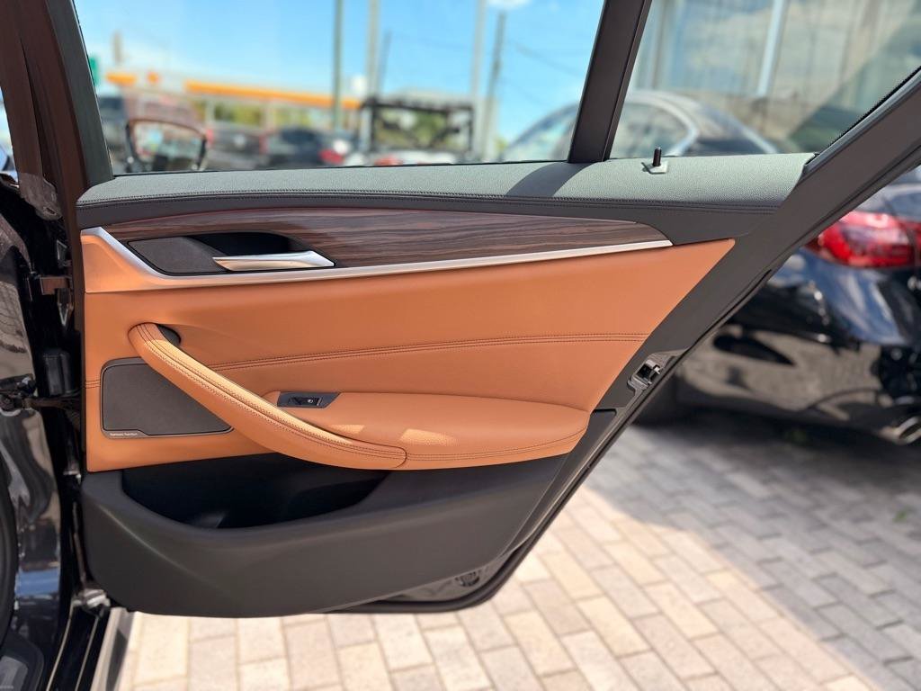 Used 2020 BMW 530i w/ M Sport Package RWD image 23