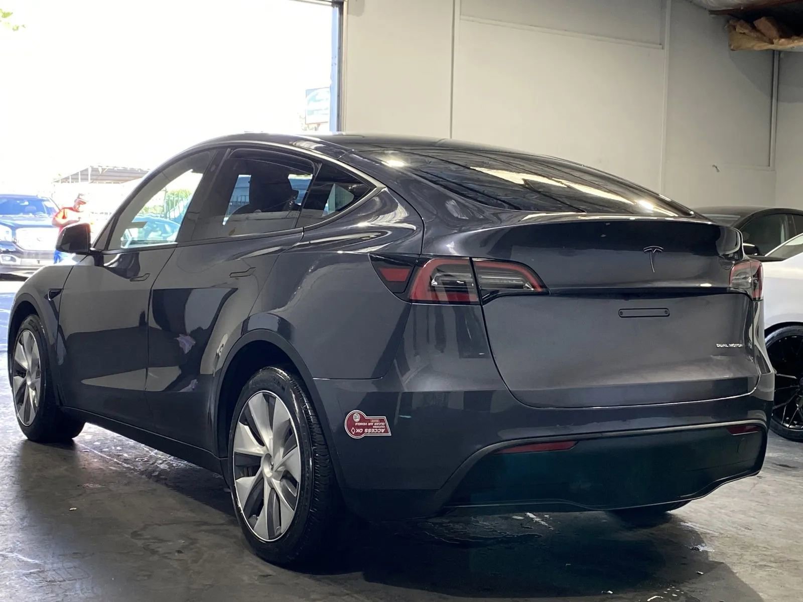 Used 2023 Tesla Model Y Long Range image 2