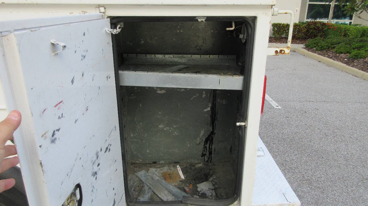 Used 2007 Ford F550 2WD Regular Cab Super Duty image 18