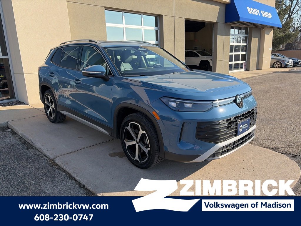 Certified 2025 Volkswagen Tiguan SE image 1