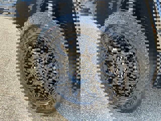 Used 2024 GMC Hummer EV 2X w/ LPO, Illumination Package image 9