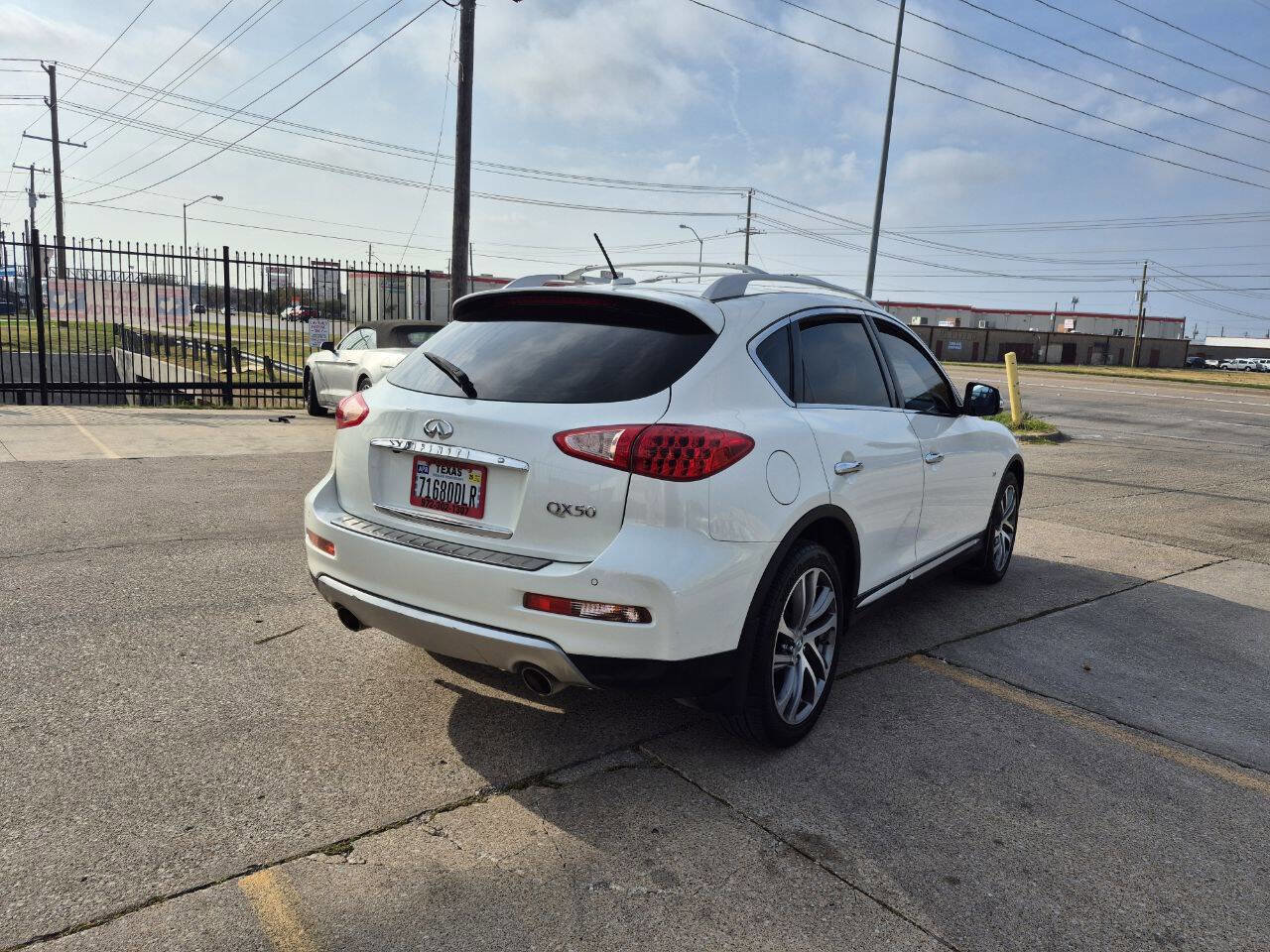 Used 2016 INFINITI QX50 2WD w/ Deluxe Touring Package image 6