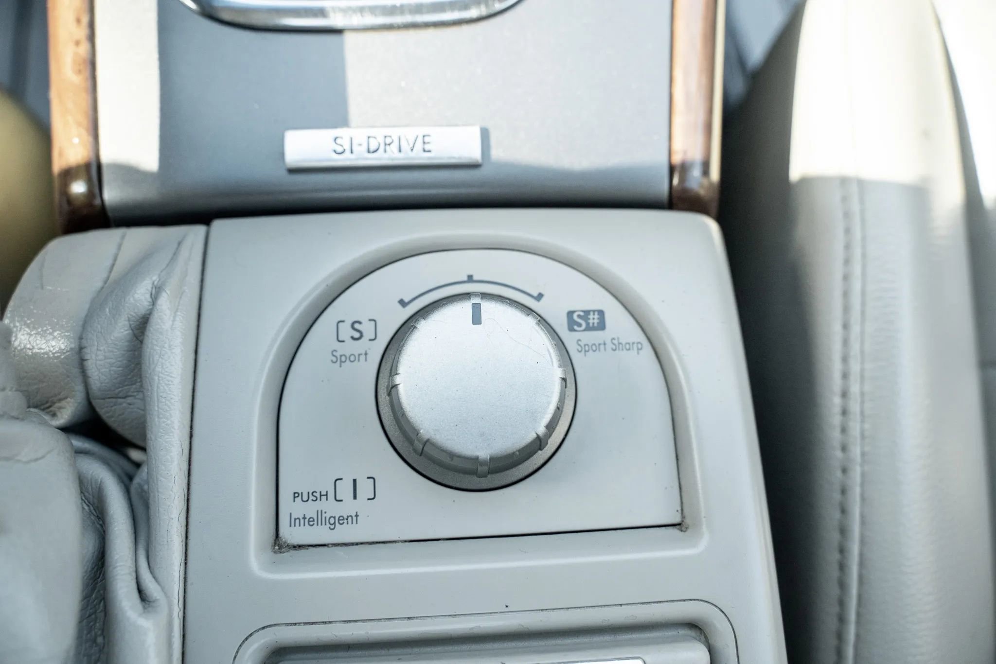 Used 2009 Subaru Outback 3.0R Limited image 22