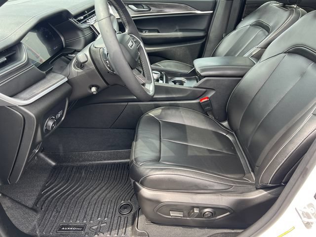 Certified 2025 Jeep Grand Cherokee Limited w/ Luxury Tech Group II AWD/4WD image 23