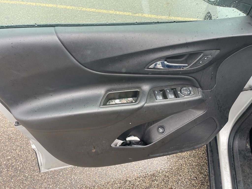 Used 2020 Chevrolet Equinox LT w/ Driver Convenience Package image 17