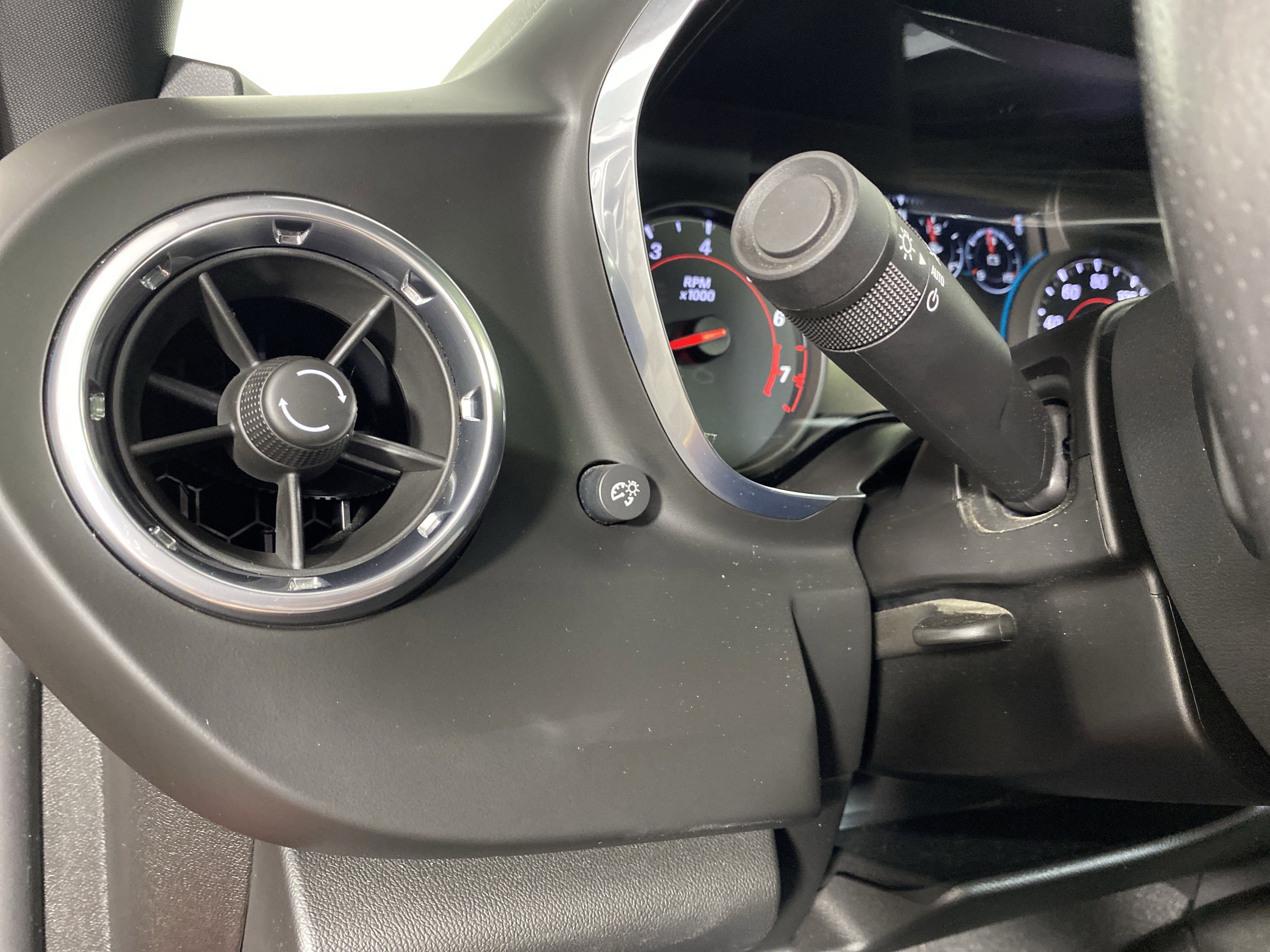 Used 2018 Chevrolet Camaro SS RWD image 24