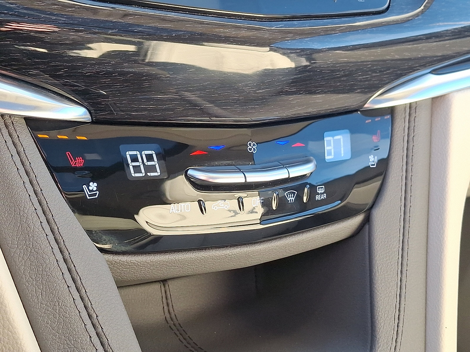 Certified 2023 Cadillac XT6 Premium Luxury image 23