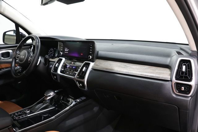 Used 2022 Kia Sorento SX Prestige w/ Rust Color Package AWD/4WD image 17