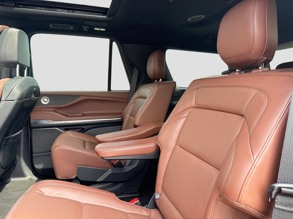 Used 2025 Lincoln Navigator Reserve AWD/4WD image 22