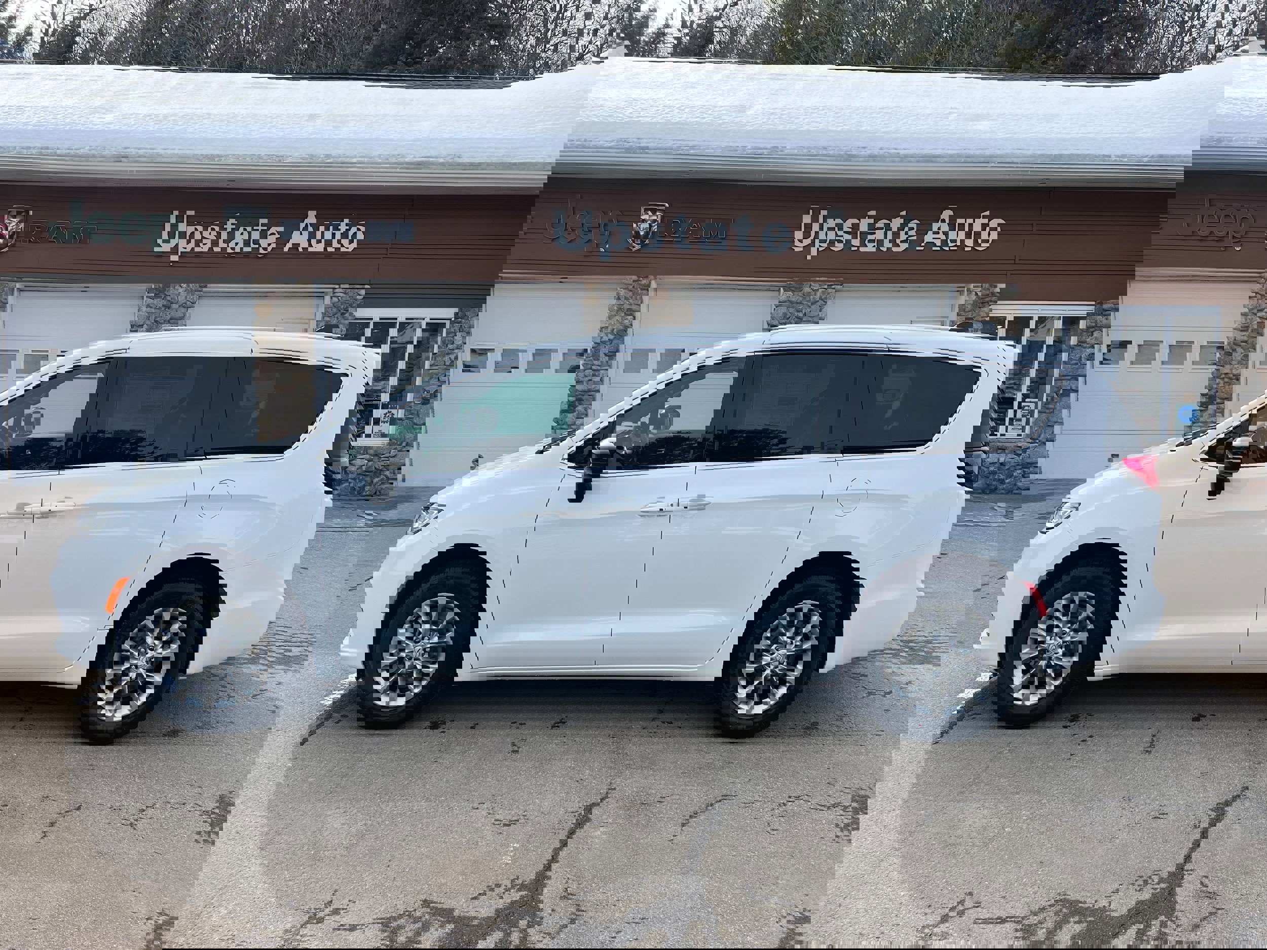 New 2026 Chrysler Pacifica Select image 8