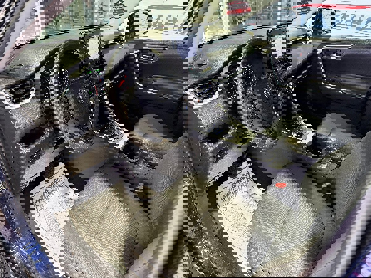 Used 2022 Toyota RAV4 XLE image 31