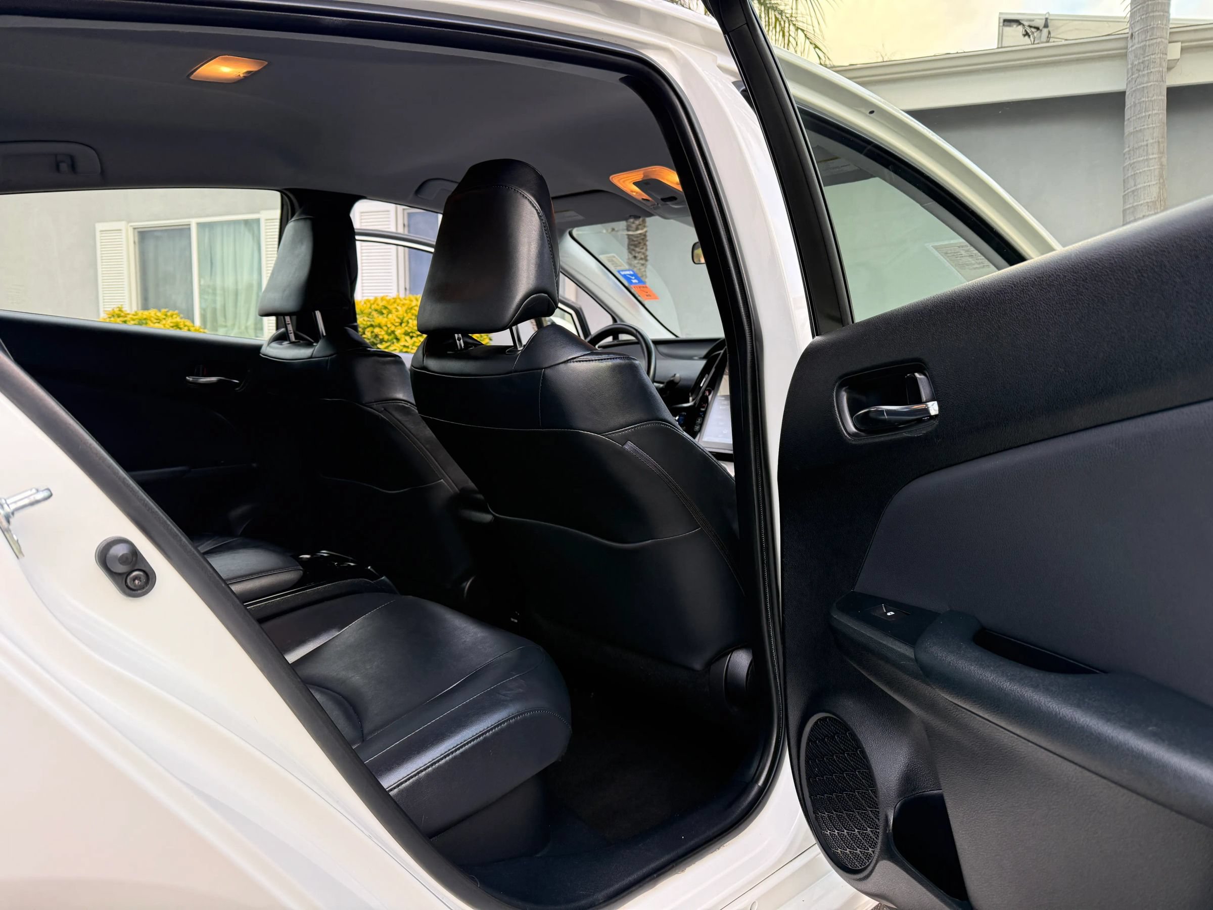 Used 2018 Toyota Prius Prime Premium w/ Carpet Mat Package FWD image 15