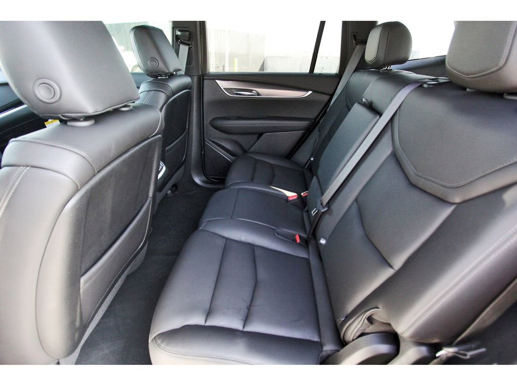 New 2025 Cadillac XT6 Luxury AWD/4WD image 7