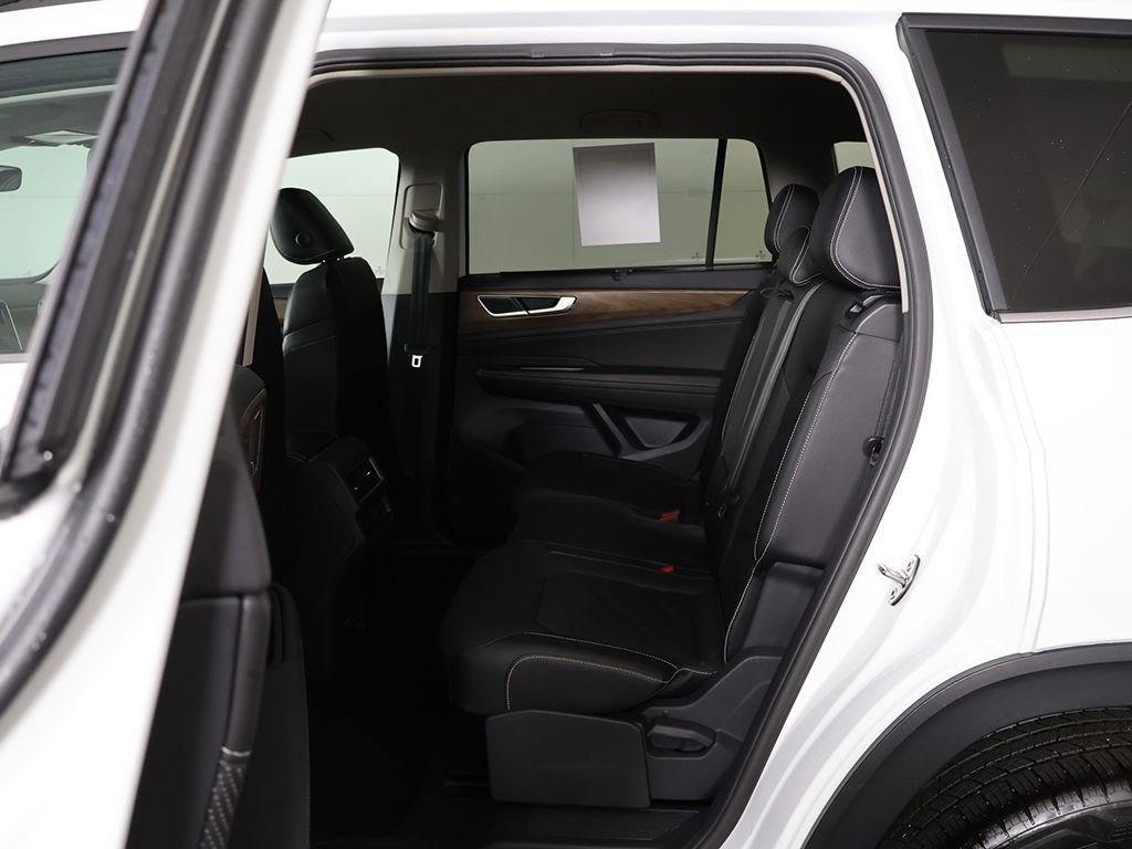 Used 2025 Volkswagen Atlas SE FWD image 30