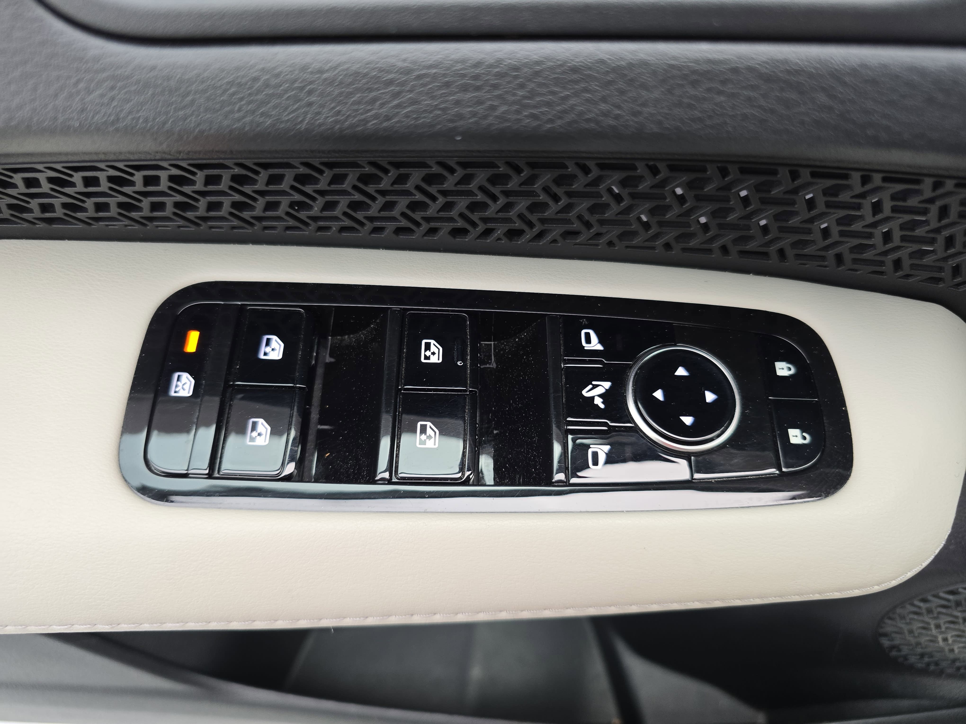 Certified 2024 Nissan Ariya FWD image 28