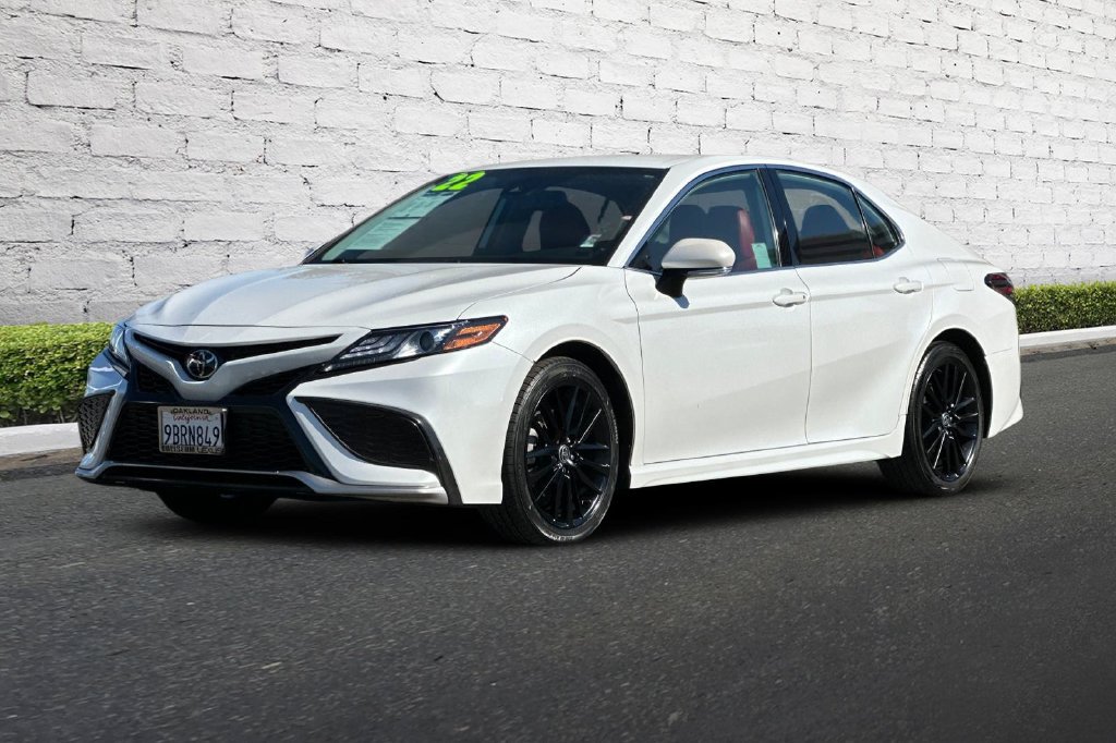 Used 2022 Toyota Camry XSE FWD image 8